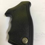 EMPUÑADURA DE GOMA REVOLVER TAURUS 82S 4"